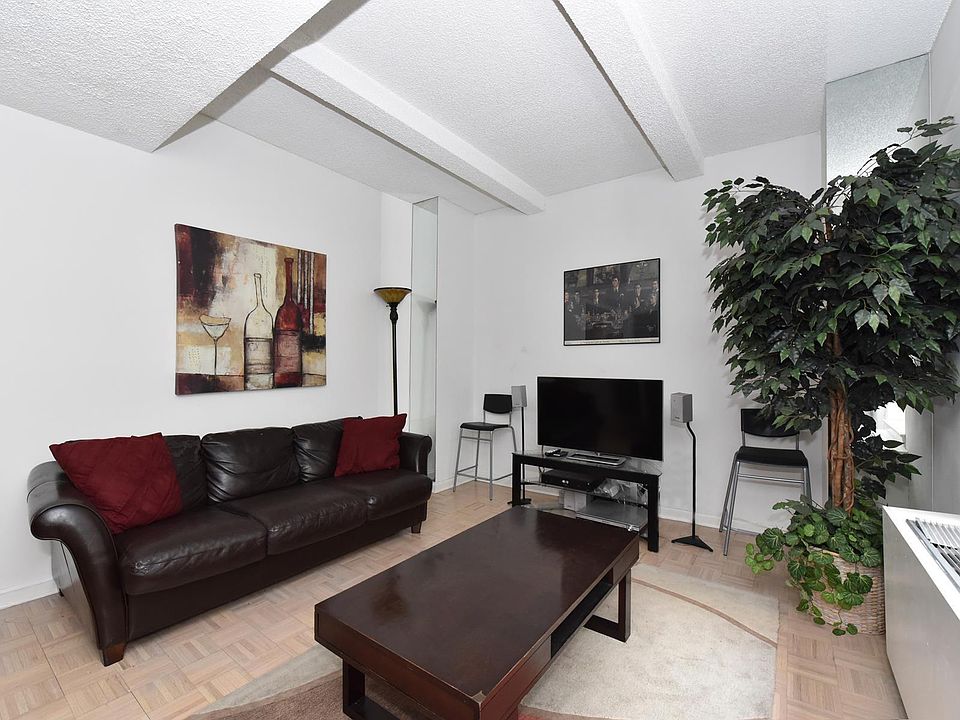 1st image of 150 W 51st St APT 1621