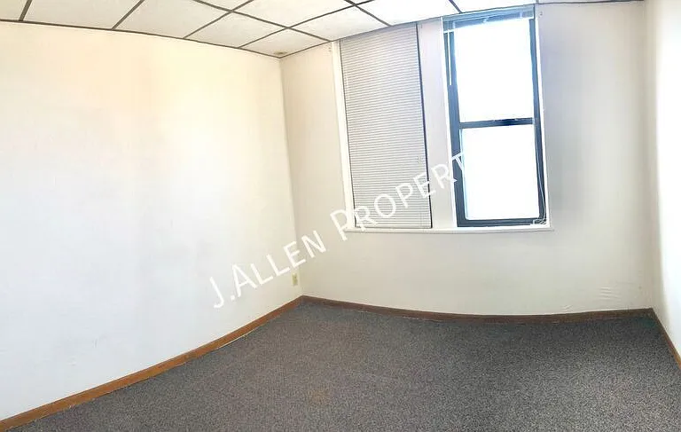 313 N 12th St #303 — Photo 3