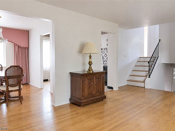 2nd image of 6221 Sequoia Dr
