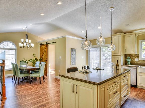 3rd image of 1604 Maplewood Ct