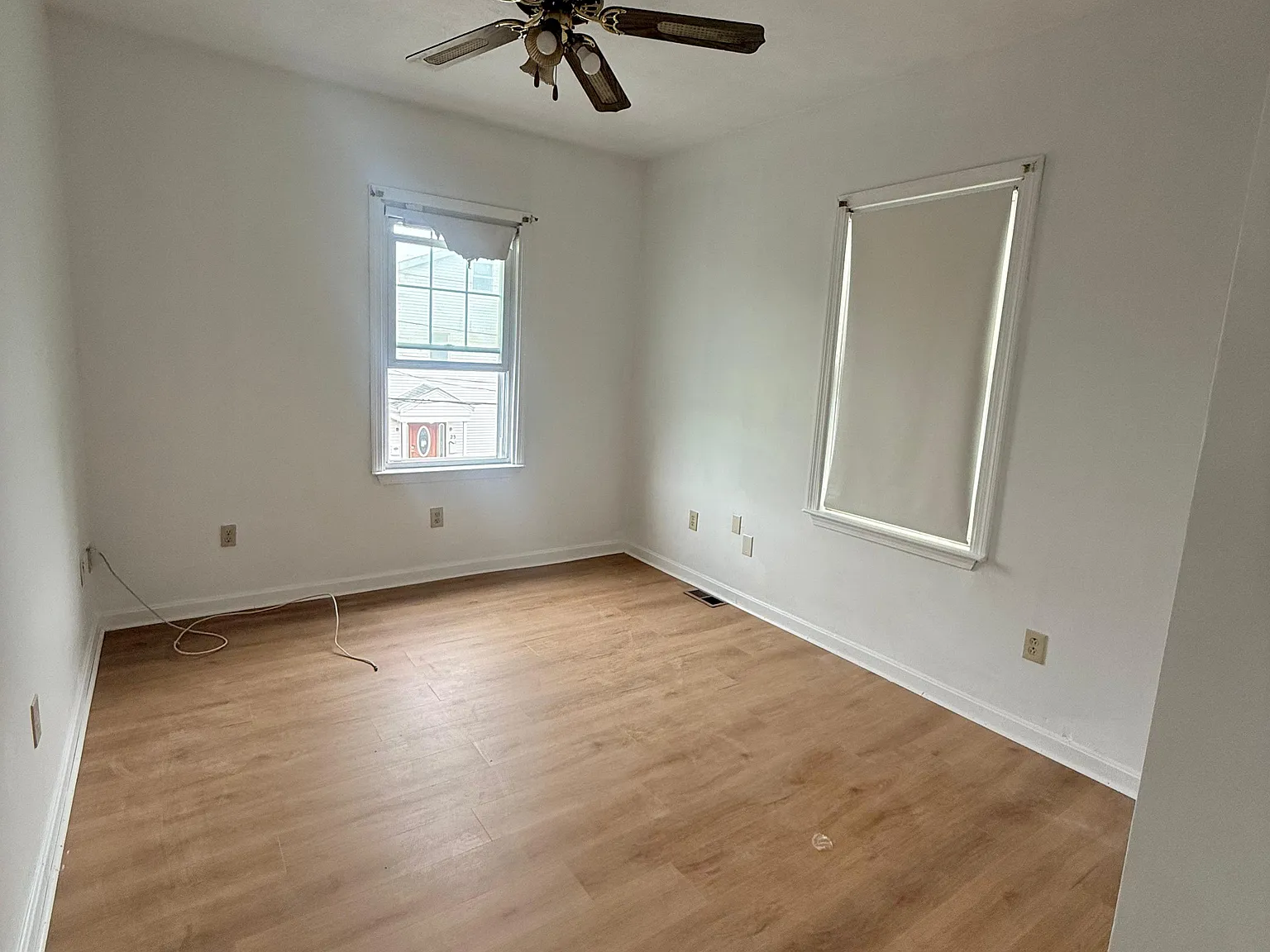 5 bed, $1,300 — Photo 2