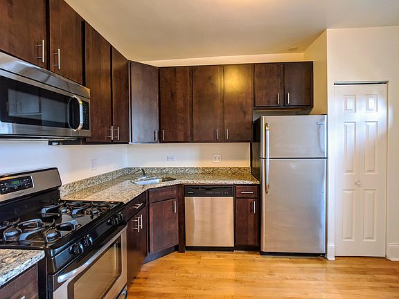 4th image of 2855 N Hamlin Ave #3S