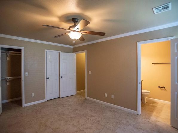 fayetteville-arkansas-444953365 picture