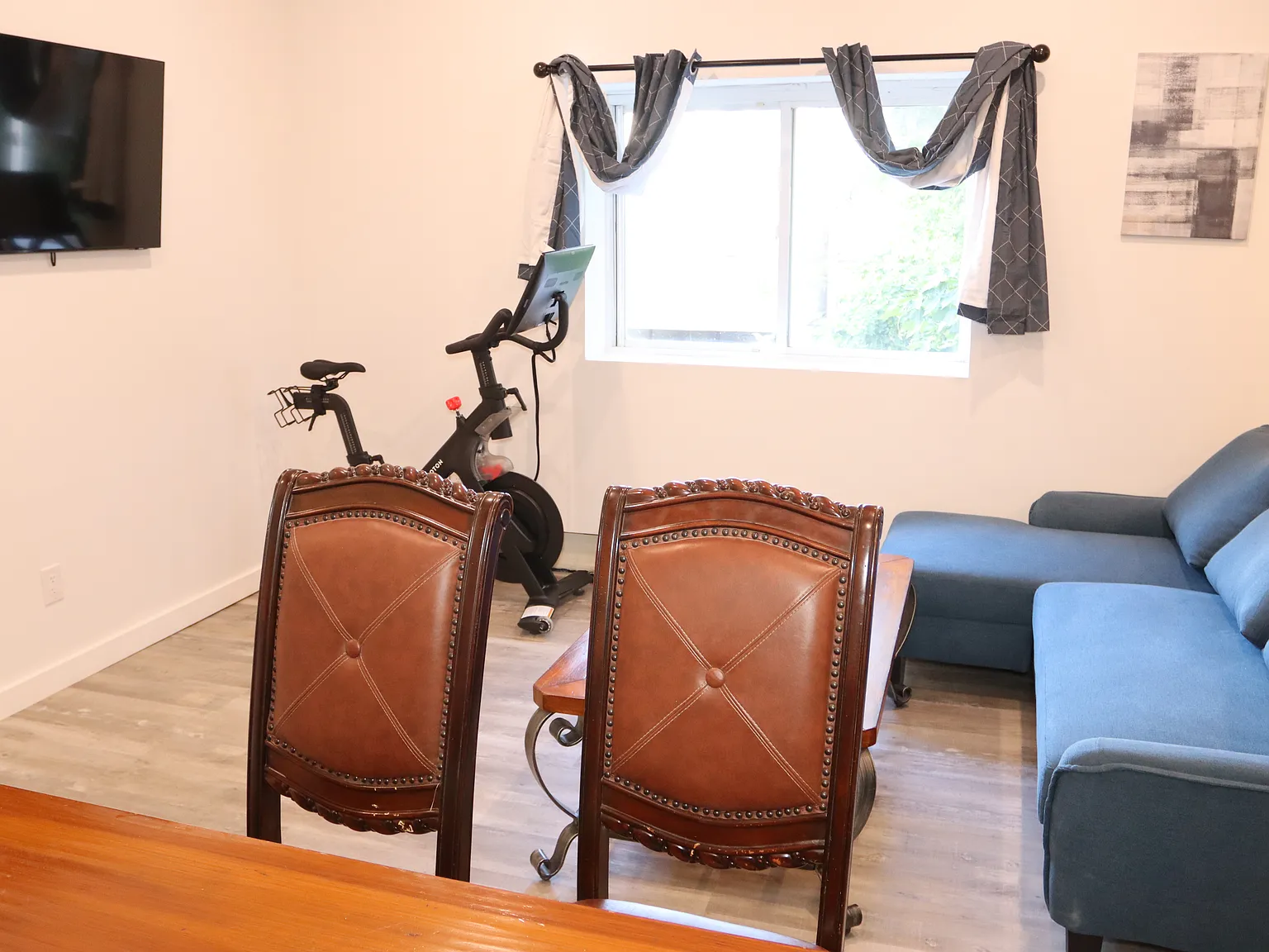 455 Pavonia Ave — Photo 2