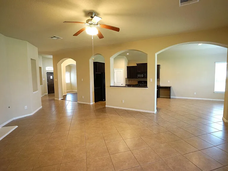 1067 Cedar Lake Ct — Photo 7