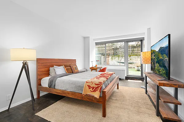 Sold by Douglas Elliman | media 15