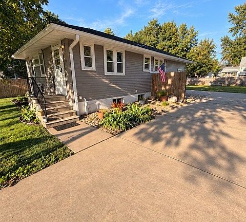 2nd image of 3823 E Ave Ne