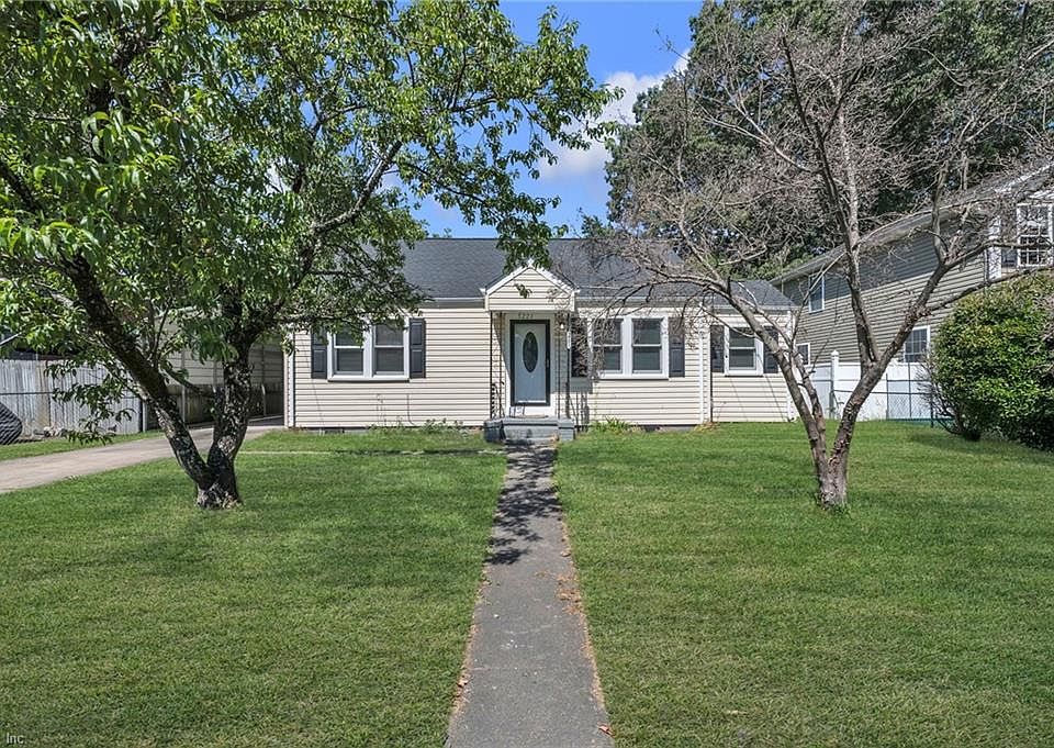1st image of 3221 Hyde Cir