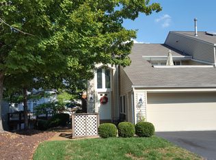 736 Ridgeview Circle Ln, Ballwin, MO 63021