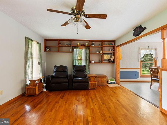 5th image of 2380 Moreau Dr