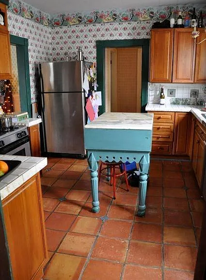 1 Cottage St — Photo 3