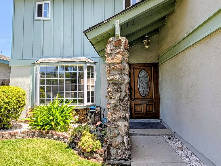 5517 E Edgemar Ave — Photo 4