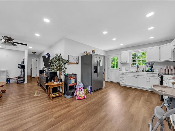 5th image of 414 Summitville Rd