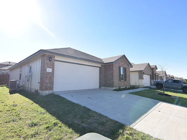 9621 Falme Ln — Photo 3