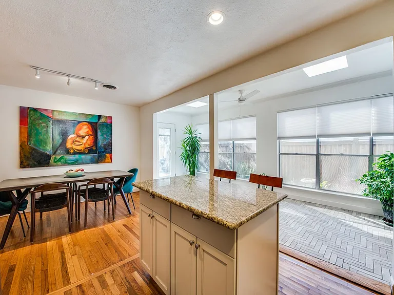 102 Wellesley Blvd — Photo 6
