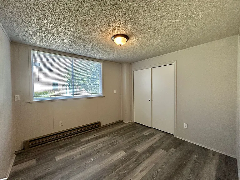 603 E 3rd Ave — Photo 4
