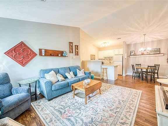 2nd image of 35371 Greenwich Ave