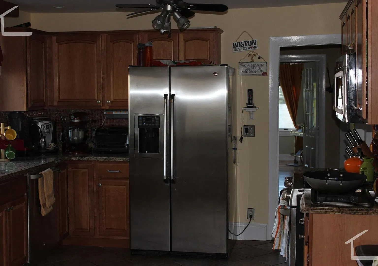 Charming 3 Bedroom-No Broker Fee — Photo 3