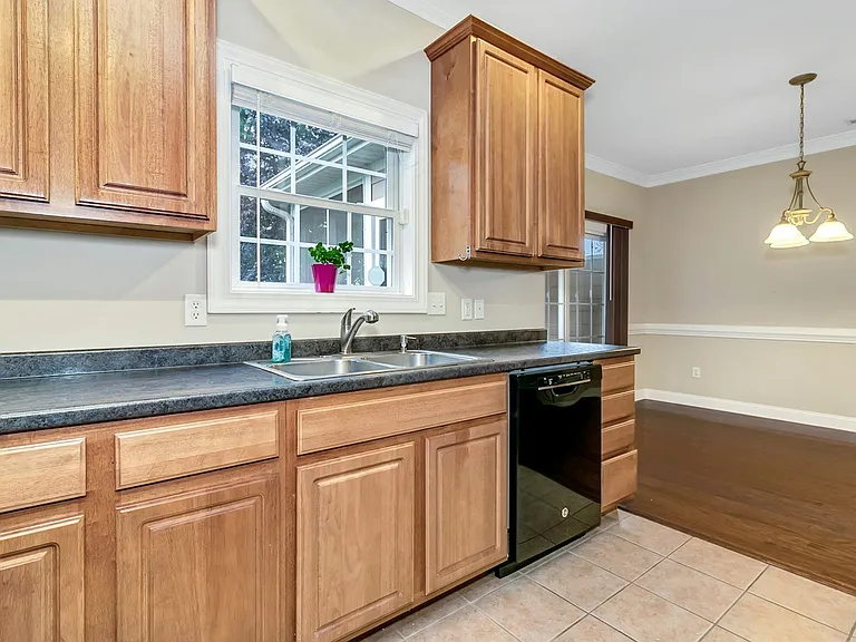 857 W Pointe Dr — Photo 10
