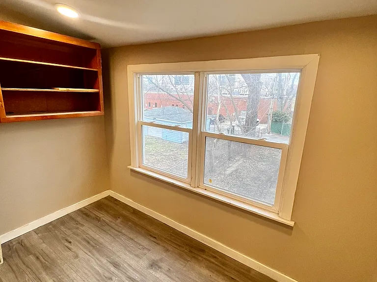 241 Ogden St #2R — Photo 4