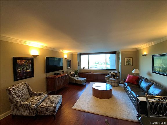 4th image of 26910 Grand Central Parkway #4T