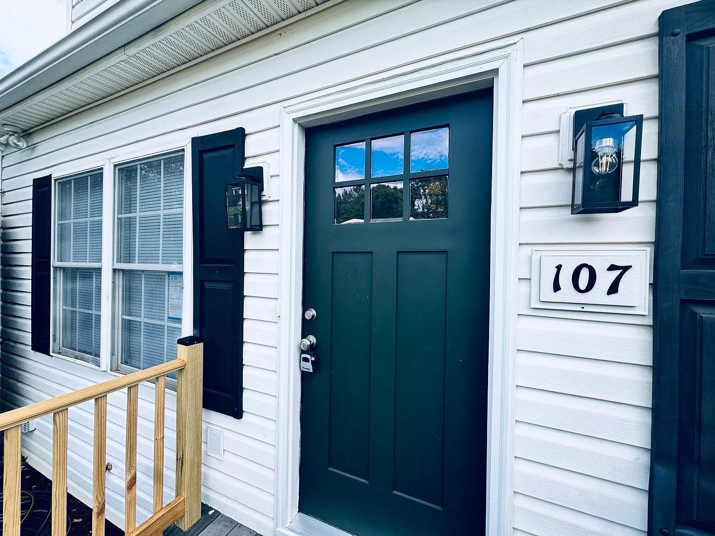 Nicely Renovated Home Behind Wyndhurst — Photo 2