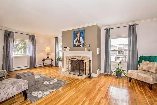 1st image of 185 Belcher St
