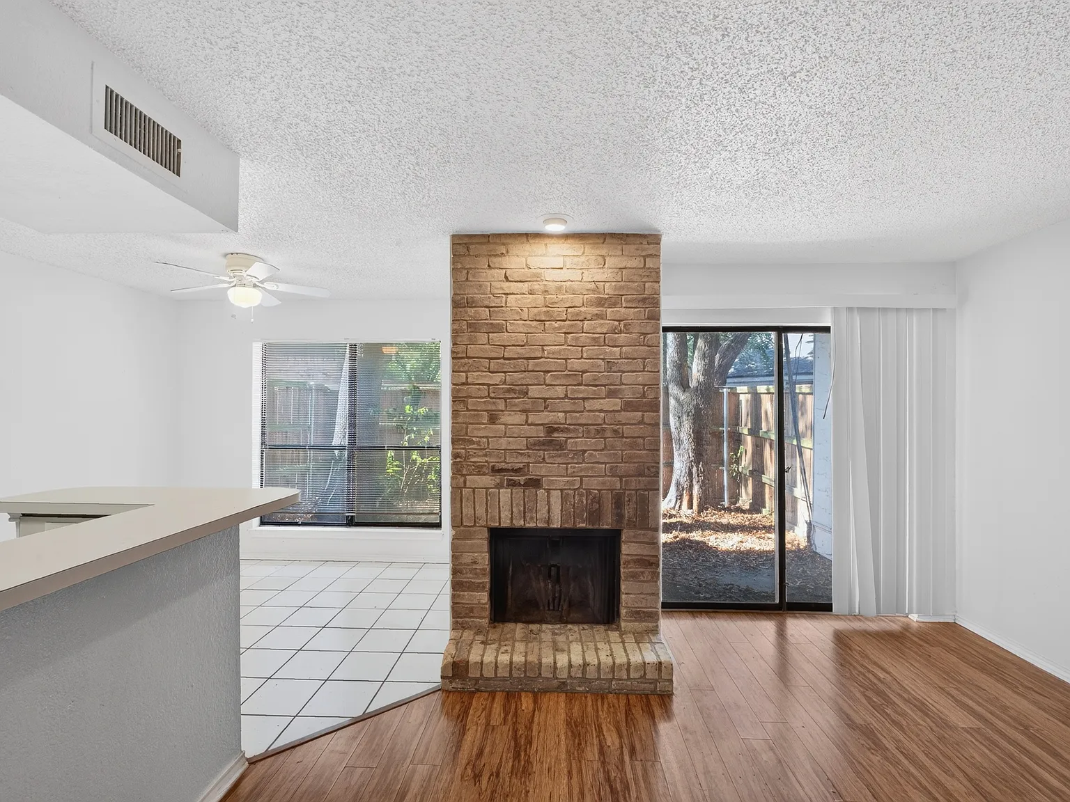 1 bed, 721 sqft, $1,200 — Photo 2