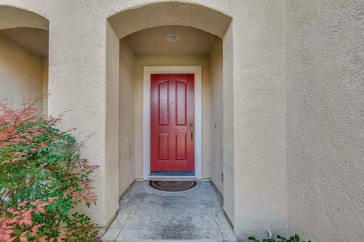 Building Photo - 370 Sandhurst Dr