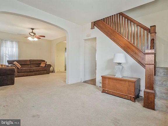 2nd image of 517 W Washington St