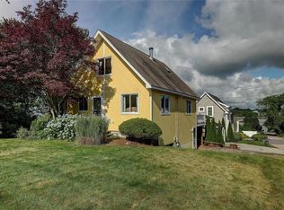 17 Richard Smith Rd, Narragansett, RI 02882