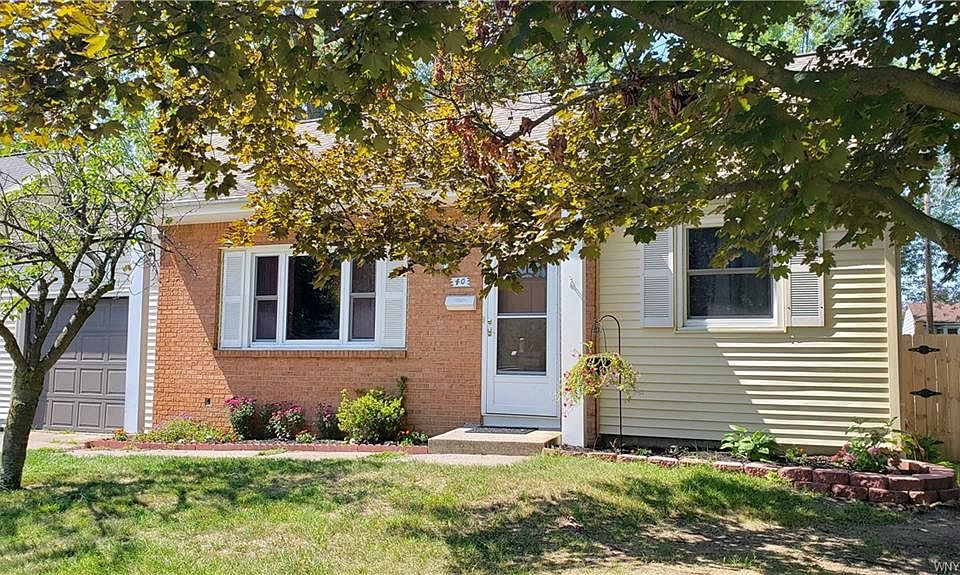 1st image of 40 Rachelle Dr