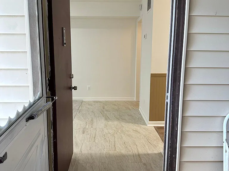 H5 Avon Dr — Photo 1