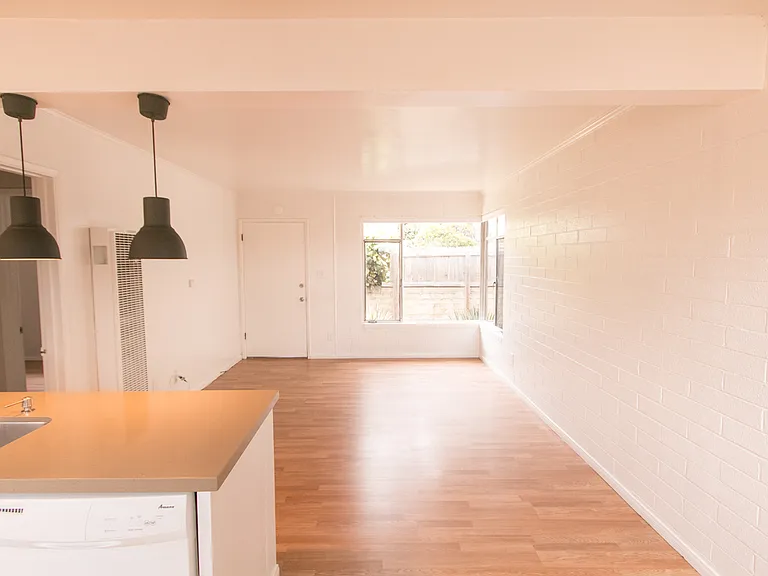 Charming 1br/1ba with Mid Century Touches in Ocean Beach/Point Loma — Photo 6