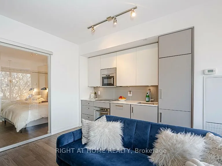 17 Dundonald St #403 — Photo 8