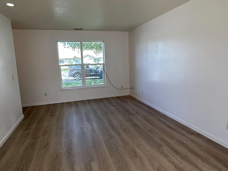 320 S Ashley Ave — Photo 10