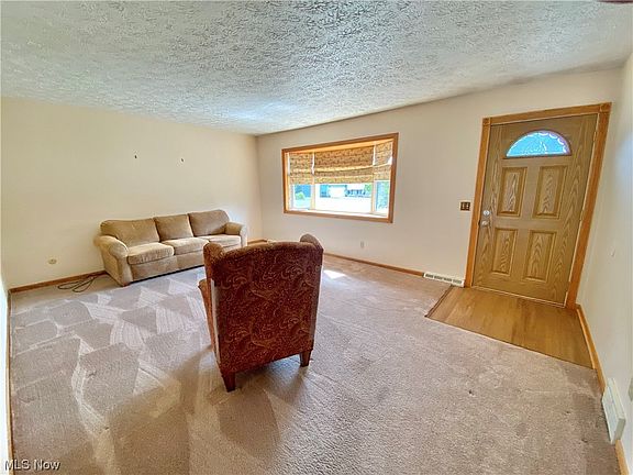 3rd image of 13529 Acorn Cir NW
