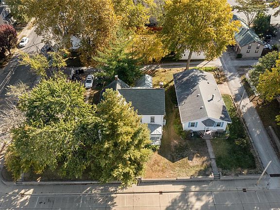 5th image of 302 S Moore St