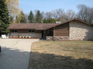 2840 S Stratton Dr, West Allis, WI 53219