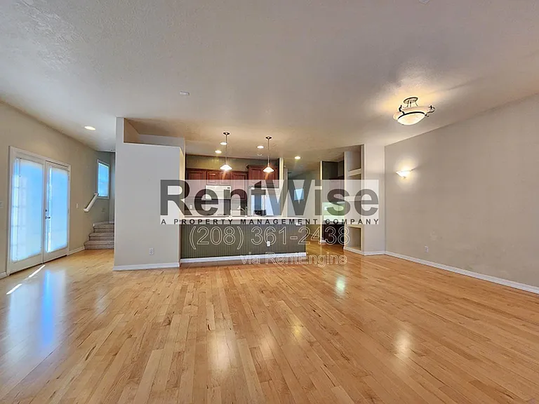 318 W Highland St — Photo 23