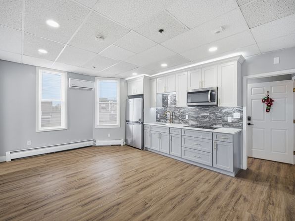 32-34 W Main St #3