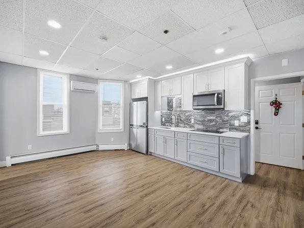 32-34 W Main St #2, Bay Shore, NY 11706