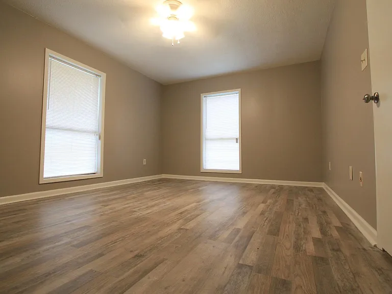 9211 Highway 165 S — Photo 3