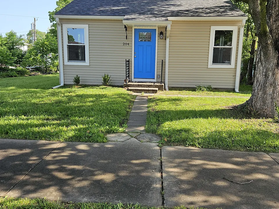204 W McPherson St