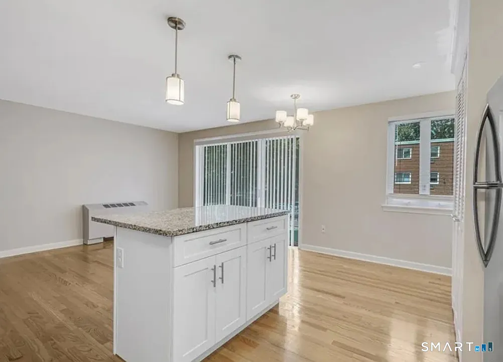 2 bed, 1.5 bath, 1057 sqft, $2,800 — Photo 4