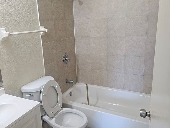 5th image of 807 56th Ave E