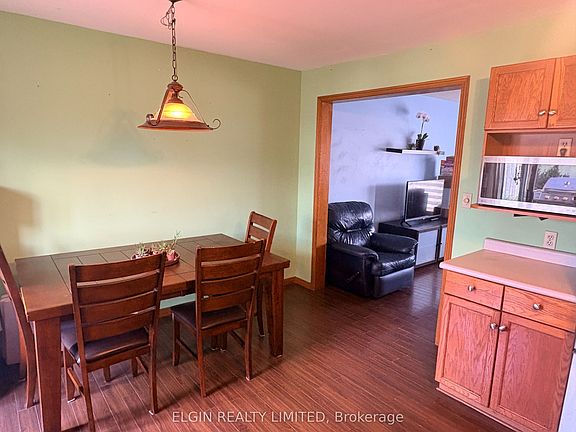 4th image of 111 Manor Rd