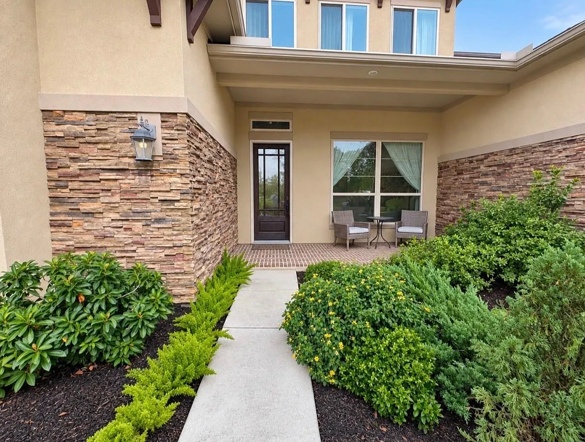 4 bed, 4.5 bath, 3779 sqft, $4,300 — Photo 2