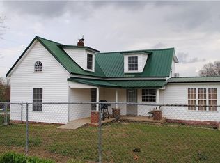 295 Paul Thompson Rd, Bethpage, TN 37022