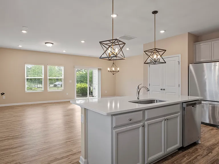 210 Adobe Pl — Photo 6